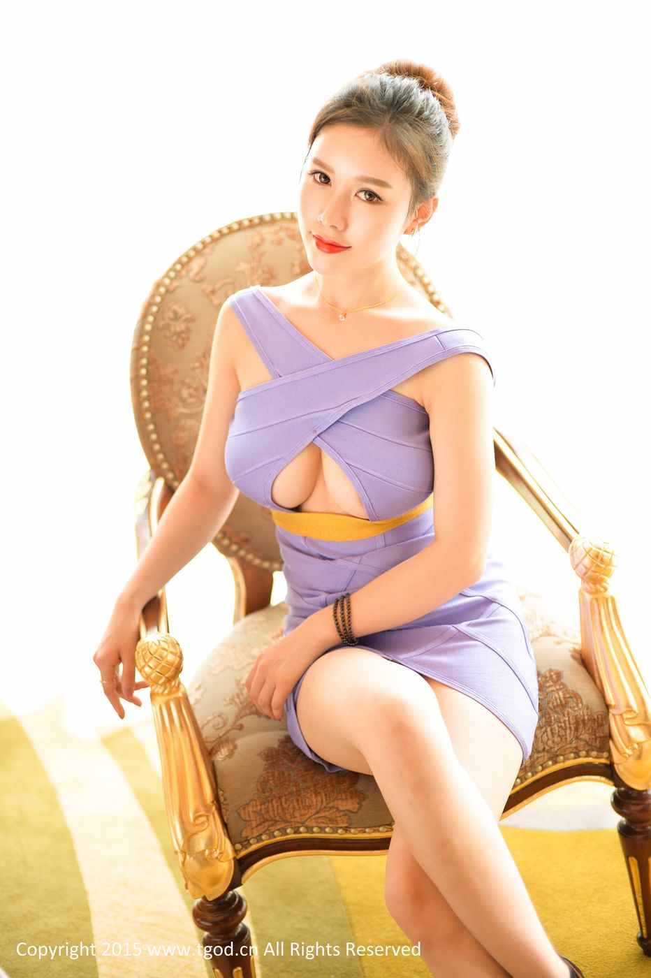 宅男女神于姬Una超短裙爆乳美腿内衣诱惑九华山妩媚写真