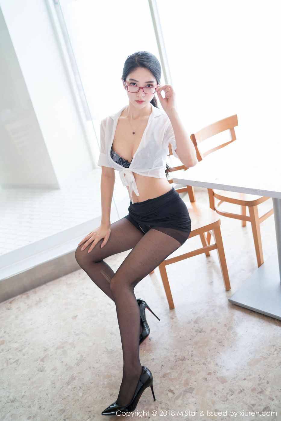 性感女神Angela小热巴开背毛衣和服美腿万种风情写真 VOL.213