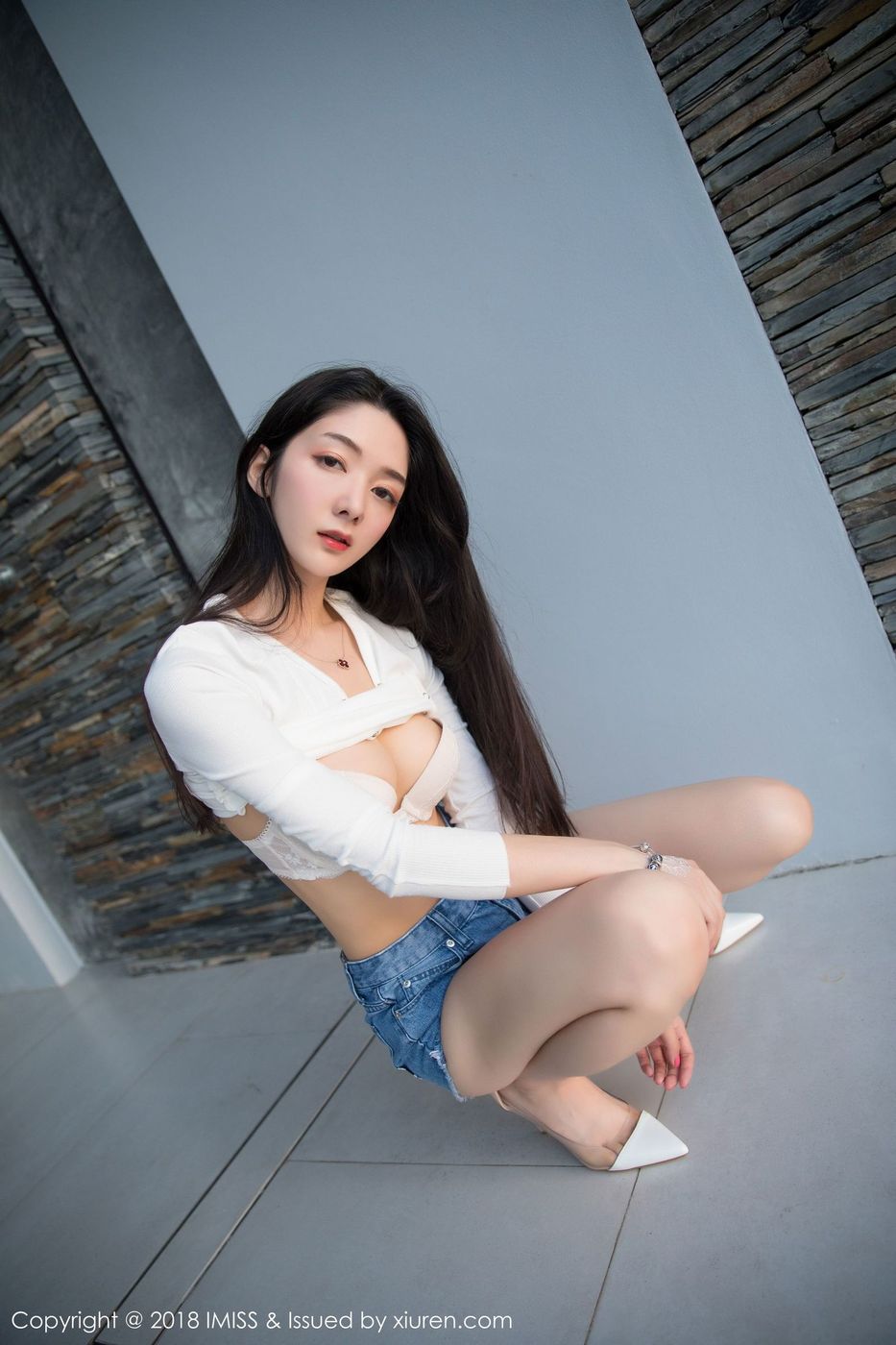 美女模特Angela小热巴凹凸身材泳池内衣湿身诱惑吉普岛旅拍写真