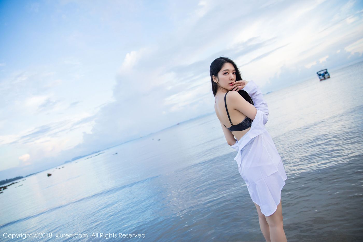 性感女神Angela小热巴白衬衫蕾丝内衣诱惑甲米旅拍