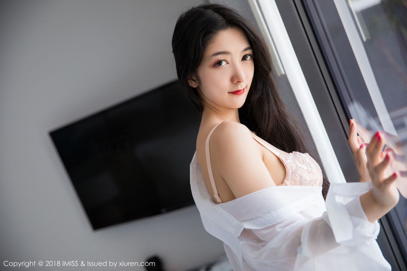 性感女神Angela小热巴白衬衫丝袜美腿吉普岛旅拍