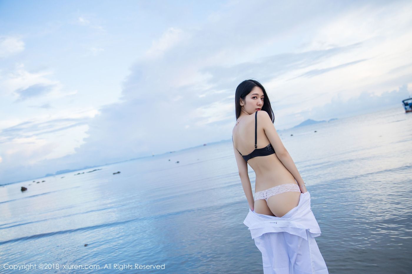 性感女神Angela小热巴白衬衫蕾丝内衣诱惑甲米旅拍