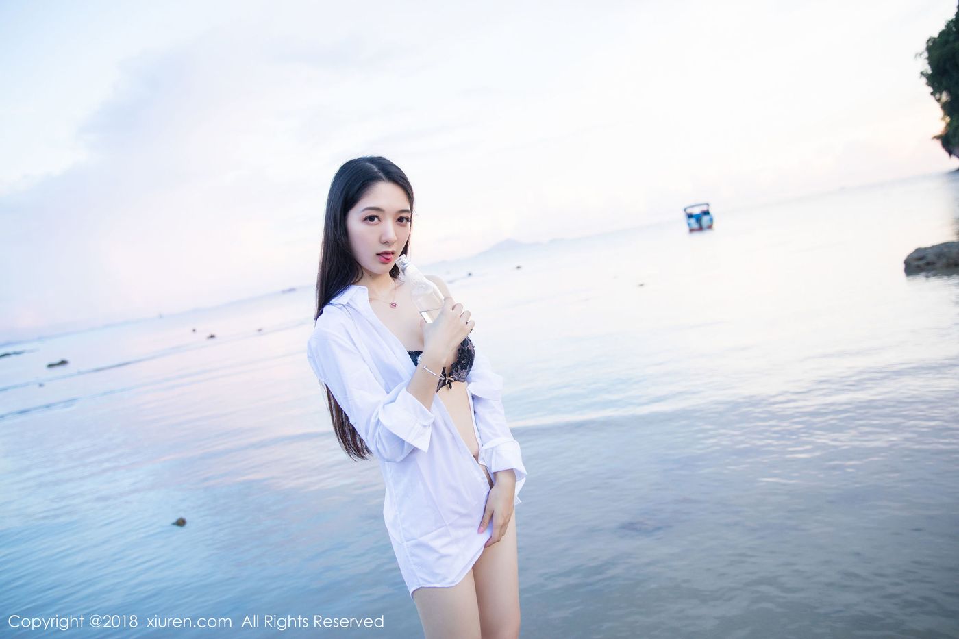 性感女神Angela小热巴白衬衫蕾丝内衣诱惑甲米旅拍