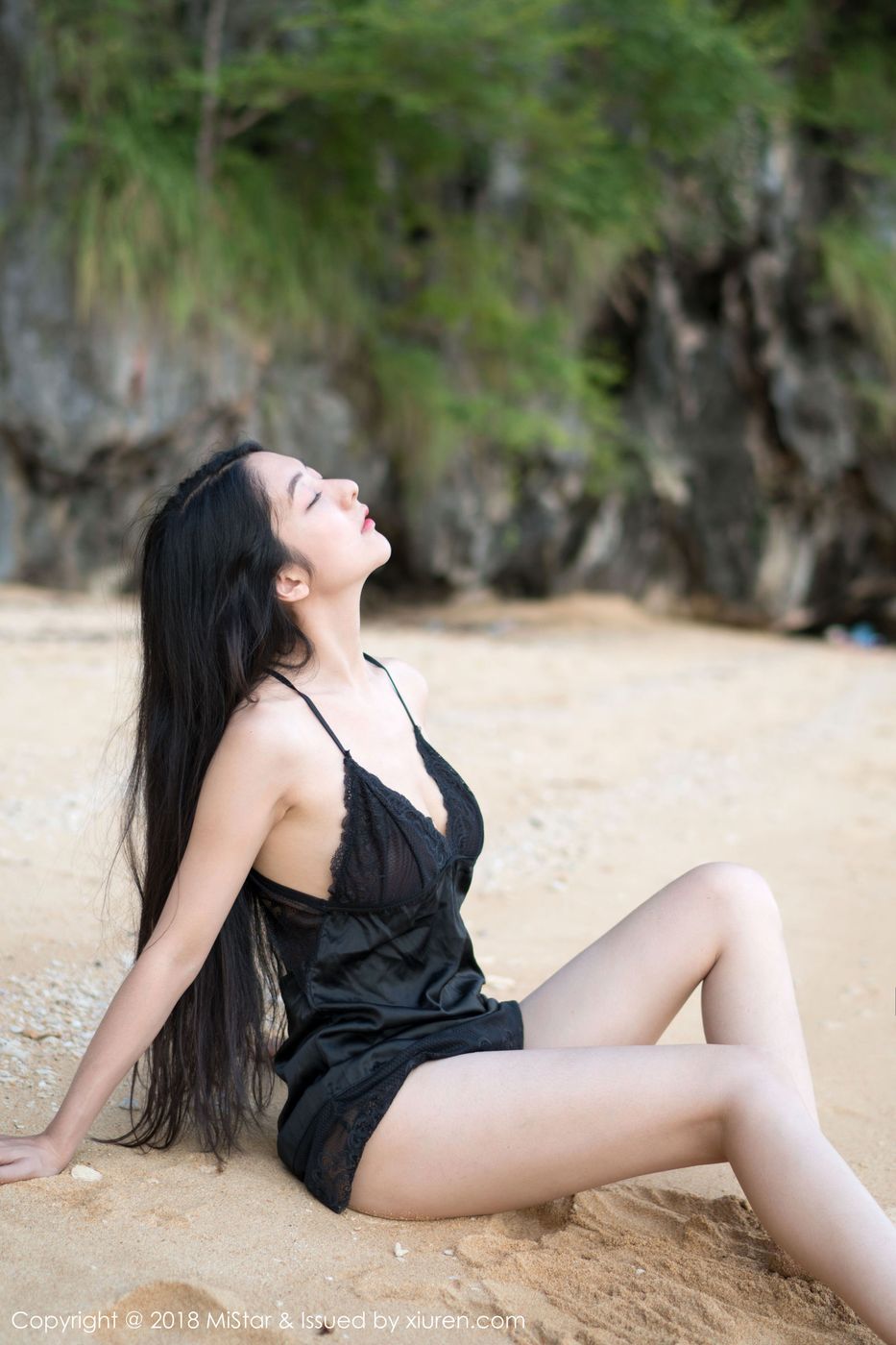 新晋女神Angela小热巴学生装制服诱惑甲米旅拍第三套