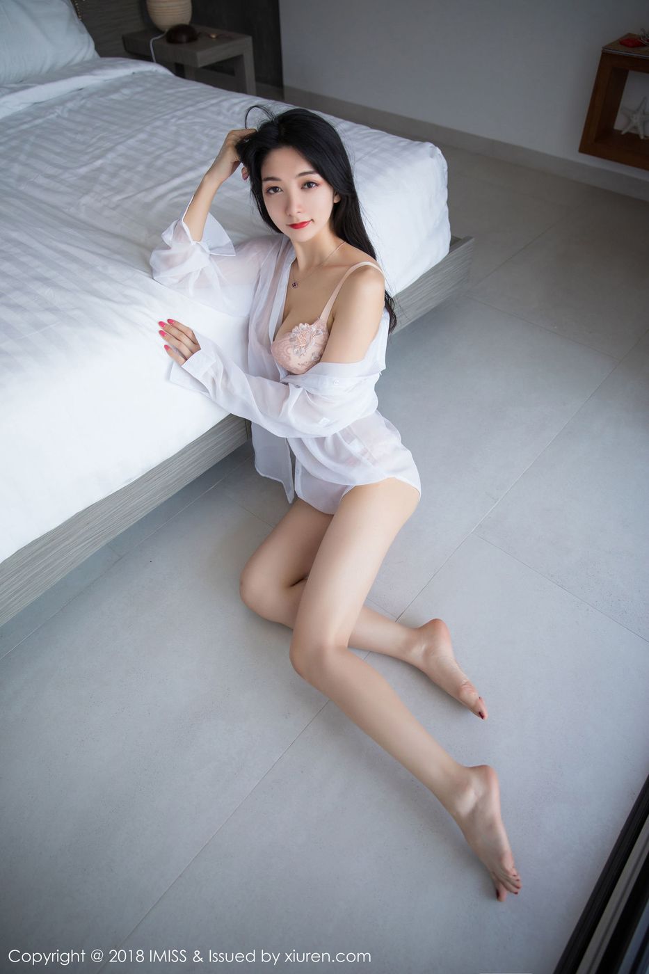性感女神Angela小热巴白衬衫丝袜美腿吉普岛旅拍