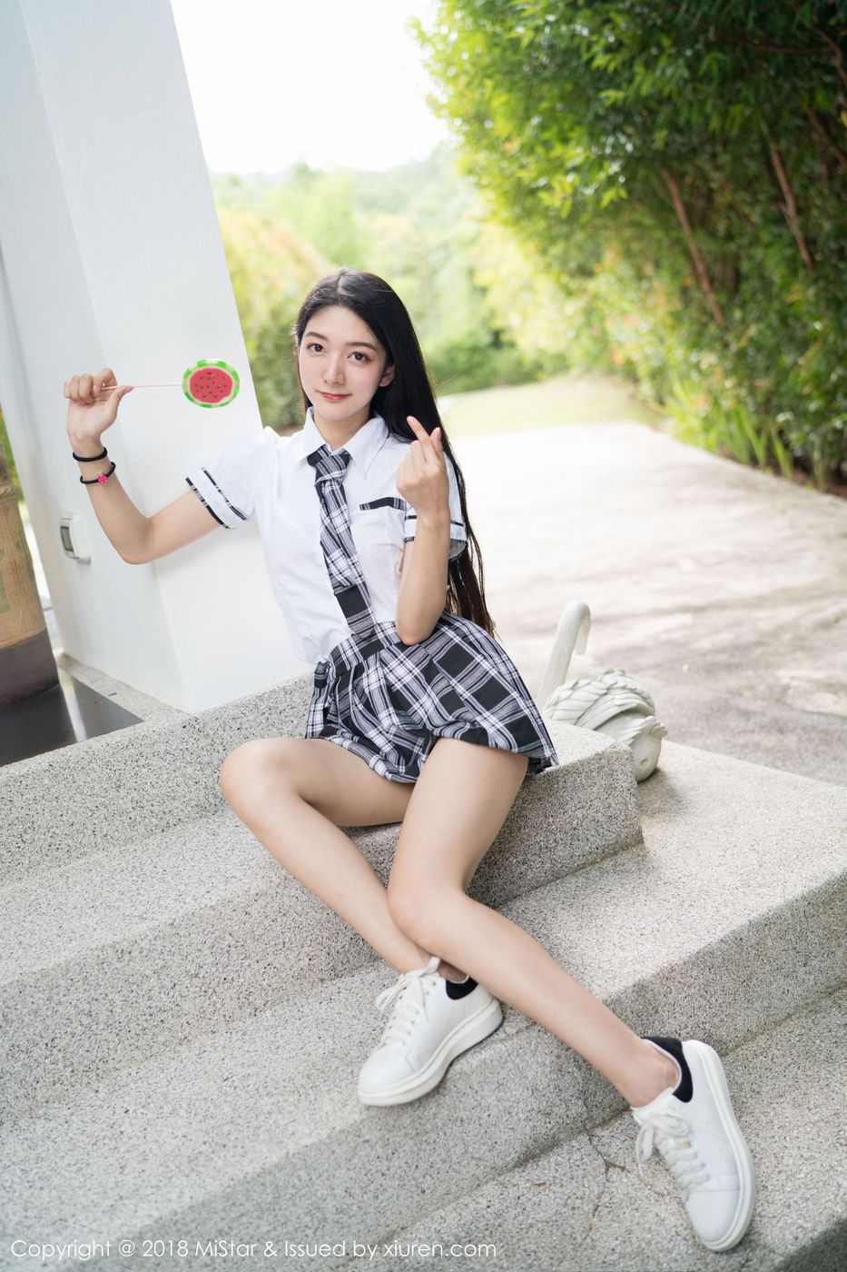 新晋女神Angela小热巴学生装制服诱惑甲米旅拍第三套