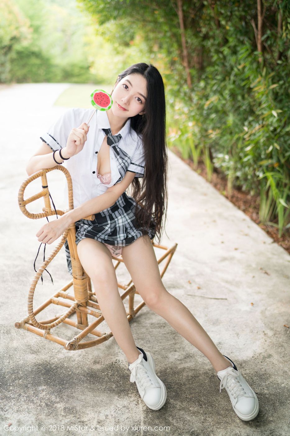 新晋女神Angela小热巴学生装制服诱惑甲米旅拍第三套