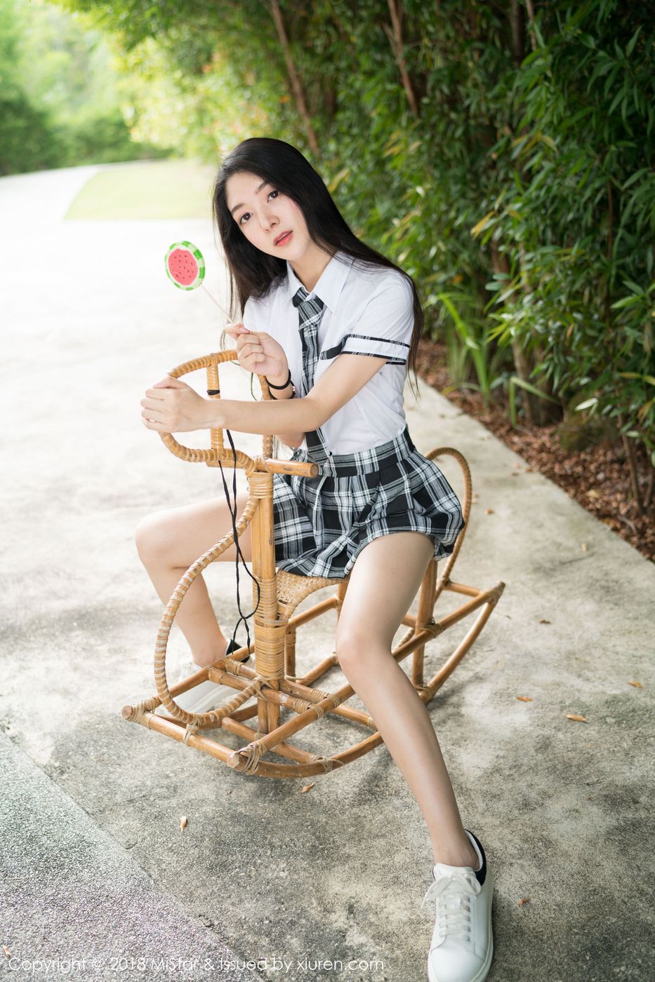 新晋女神Angela小热巴学生装制服诱惑甲米旅拍第三套