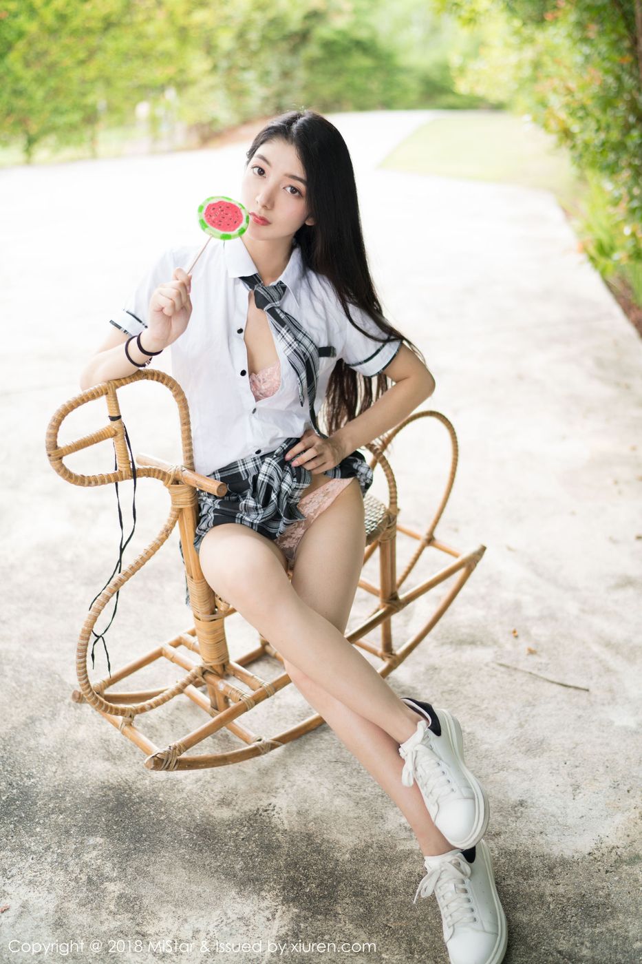 新晋女神Angela小热巴学生装制服诱惑甲米旅拍第三套