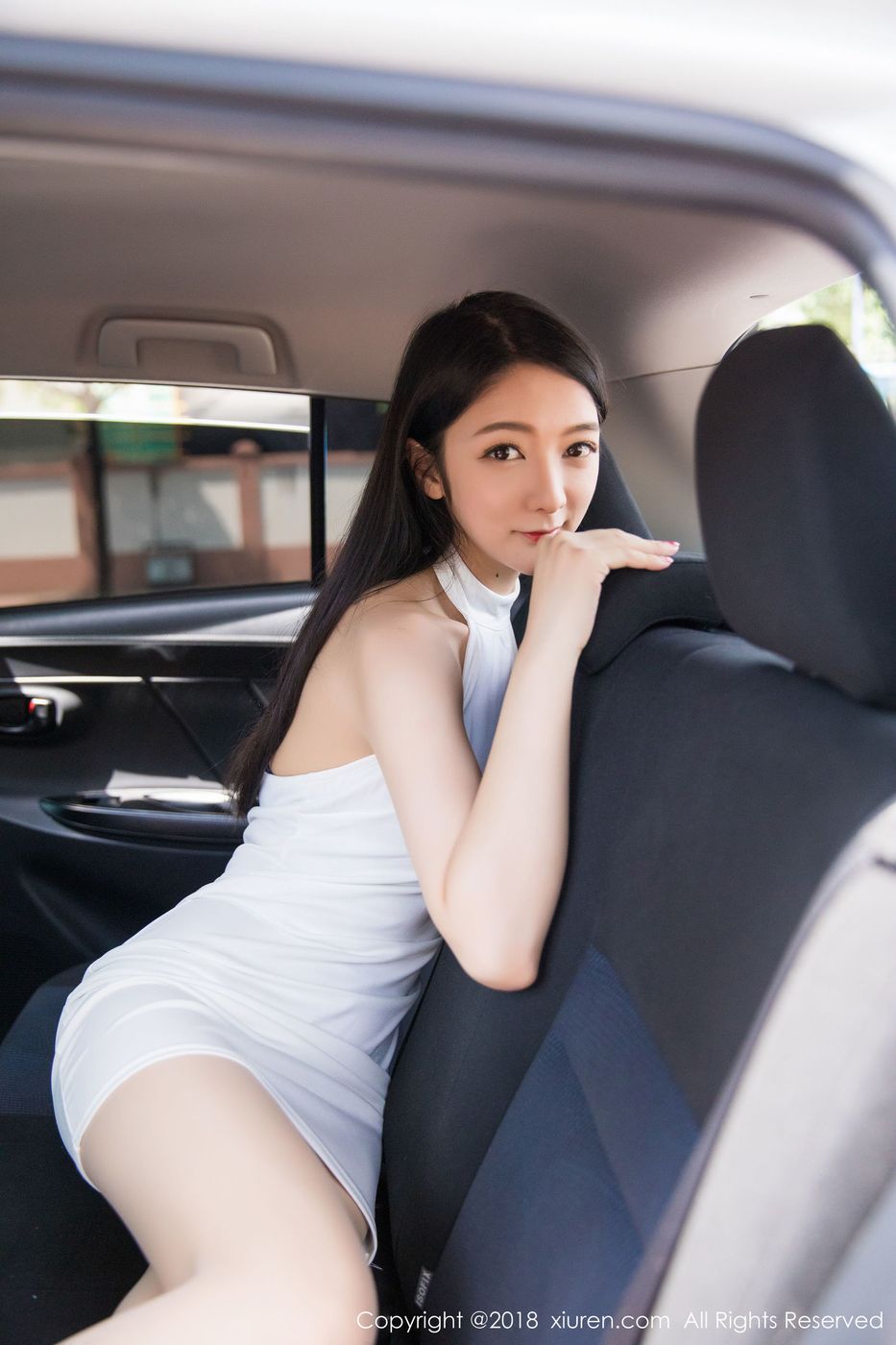 性感女神Angela小热巴车内丝袜美腿撩人心扉写真