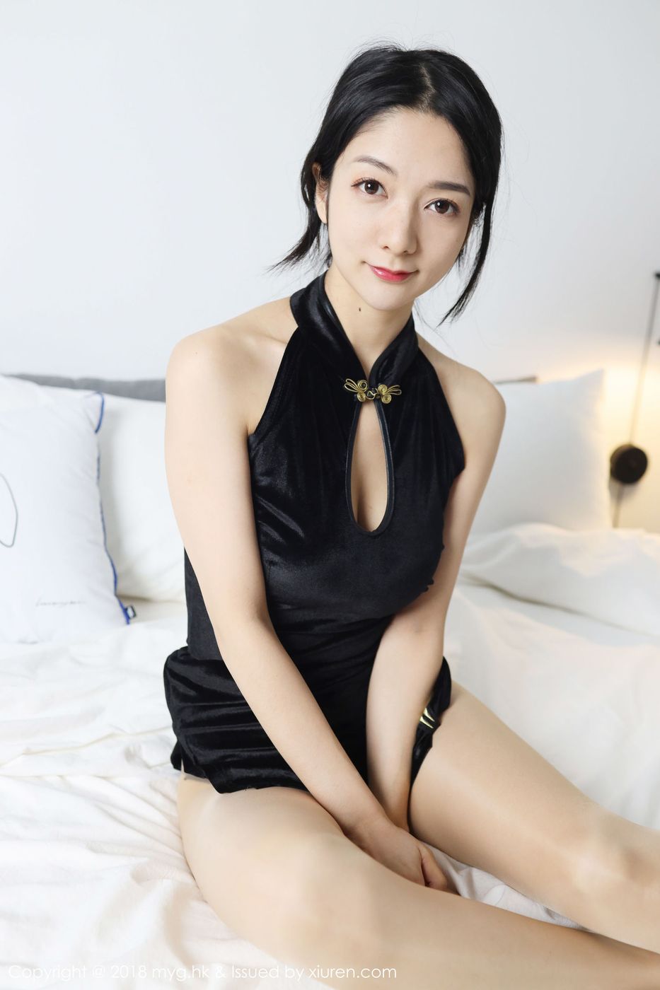 性感女神Angela喜欢猫古典旗袍丝袜美腿私房写真