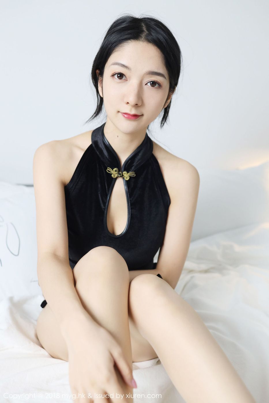 性感女神Angela喜欢猫古典旗袍丝袜美腿私房写真