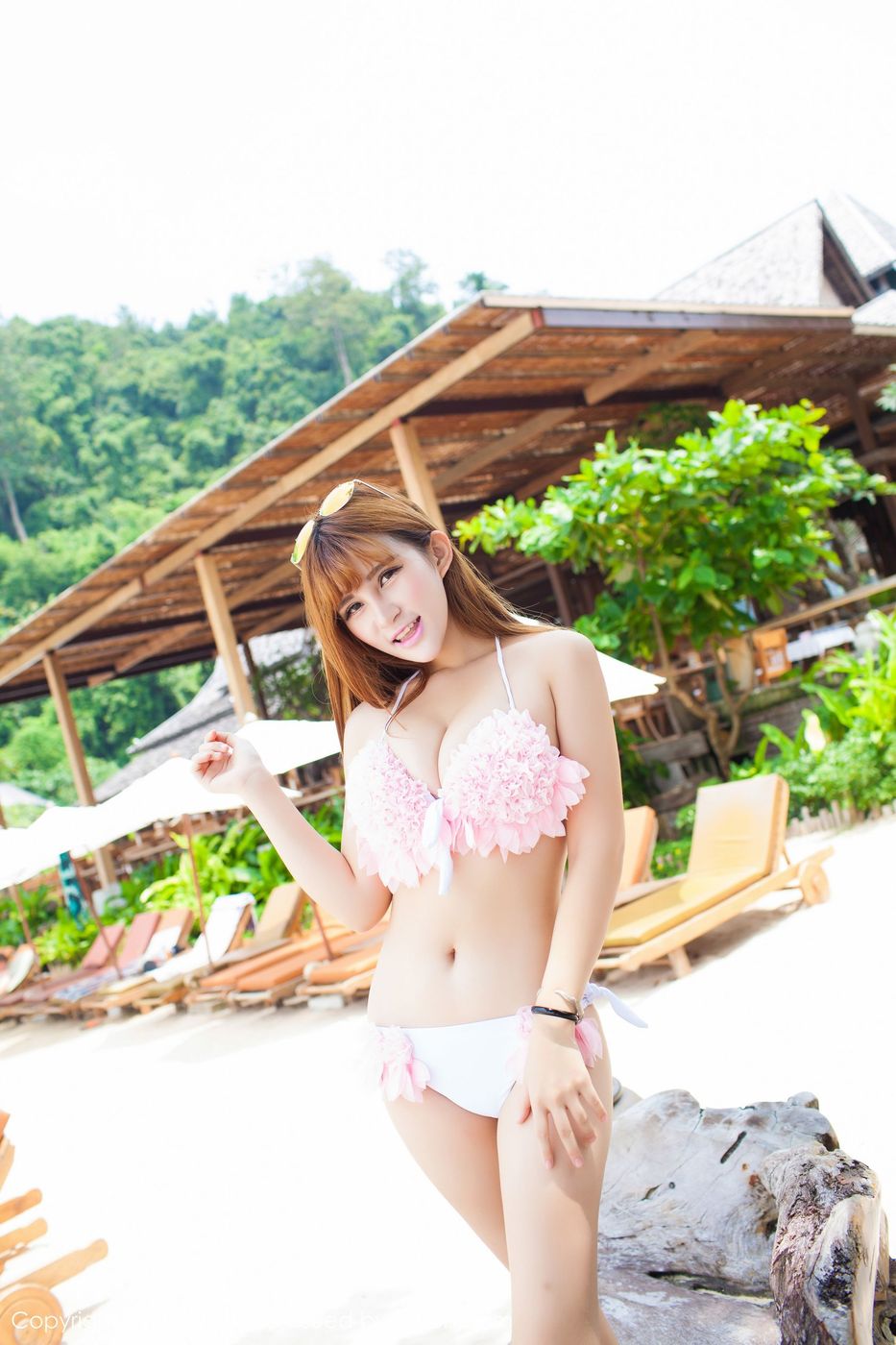 美女模特LalaBaby啦啦前凸后翘傲人身材泰国普吉岛旅拍