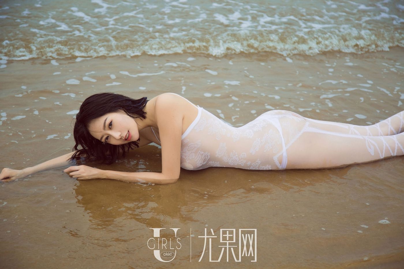 银剑女郎艺轩Renee沙滩比基尼透视装大尺度人体诱惑套图