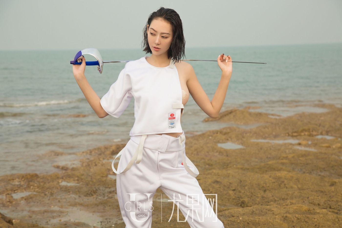 银剑女郎艺轩Renee沙滩比基尼透视装大尺度人体诱惑套图
