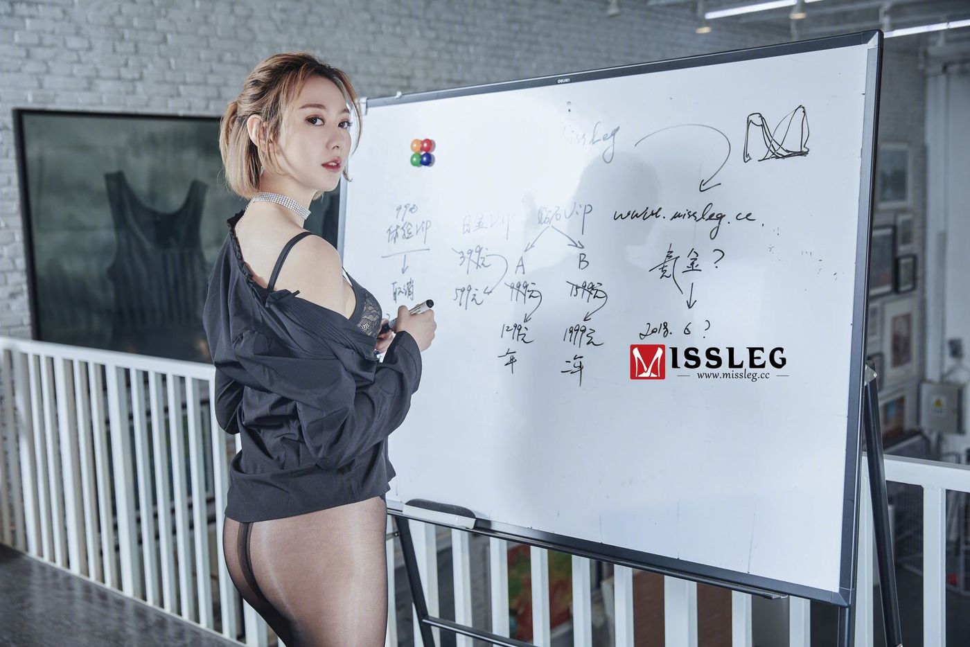 性感女神付艺轩职场OL黑丝美腿大尺度内衣诱惑套图