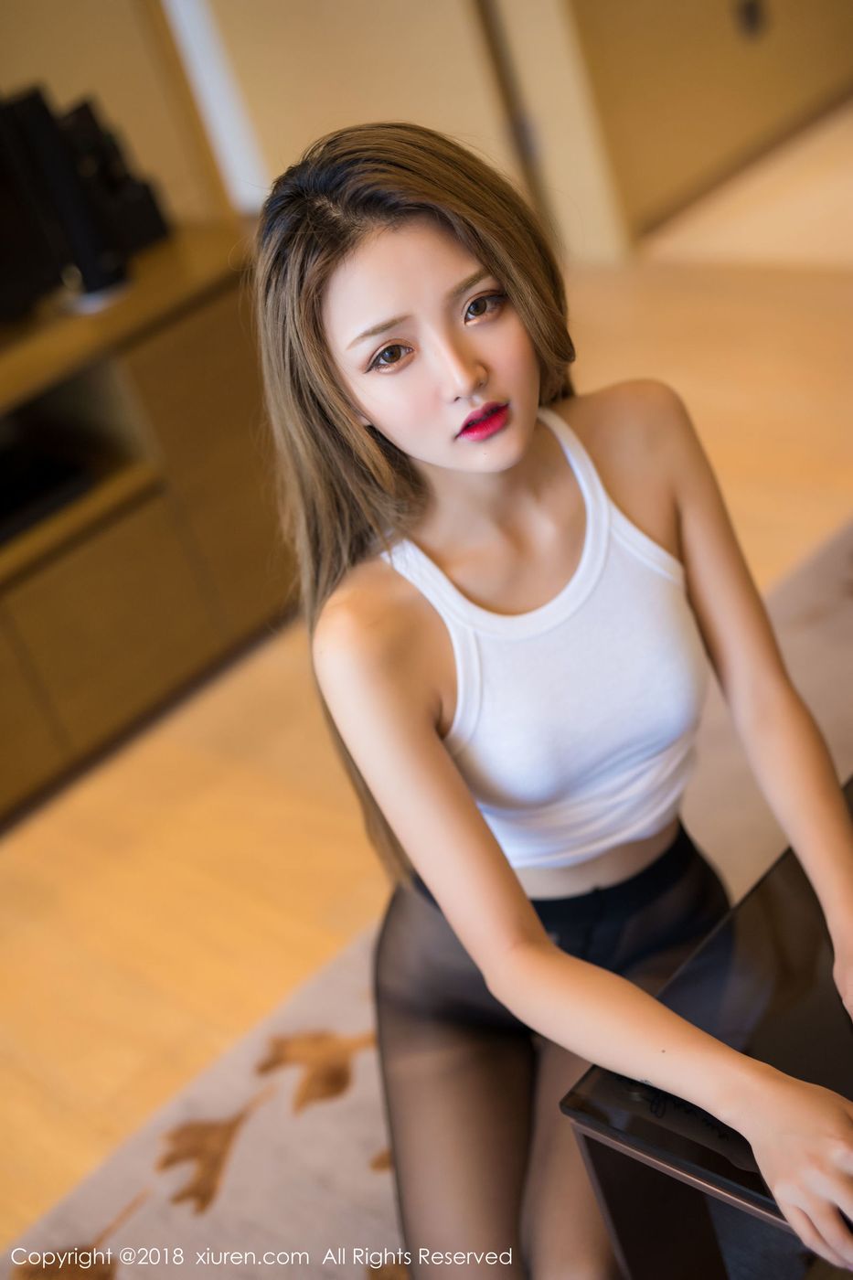 美女模特Miko酱黑丝美腿美胸翘臀第二套诱惑写真