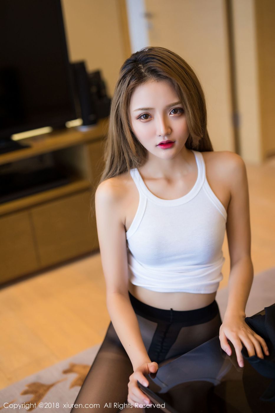 美女模特Miko酱黑丝美腿美胸翘臀第二套诱惑写真