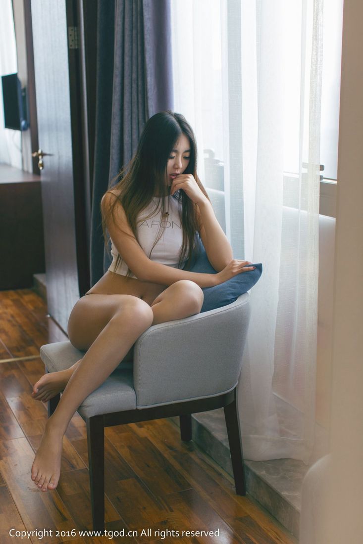 甜心萝莉可乐Vicky黑丝美腿丁字裤内衣诱惑写真