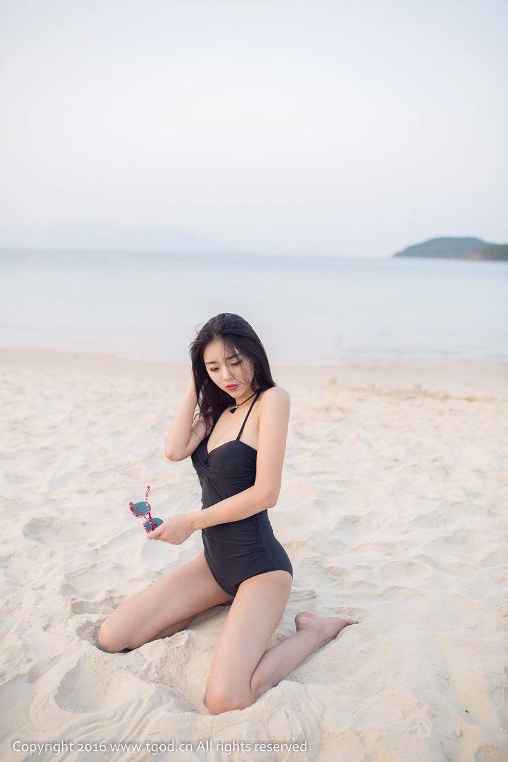 甜美小可爱可乐Vicky旗袍肚兜黑丝美腿浴室合集套图