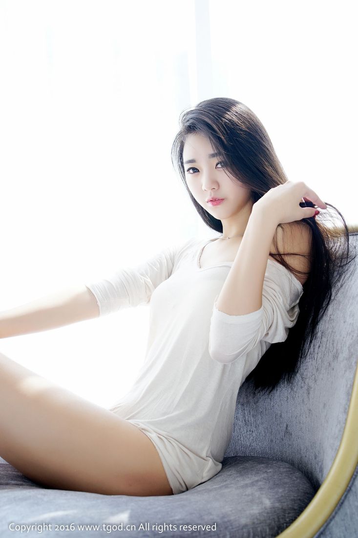清纯美女模特可乐Vicky修长美腿越南芽庄旅拍