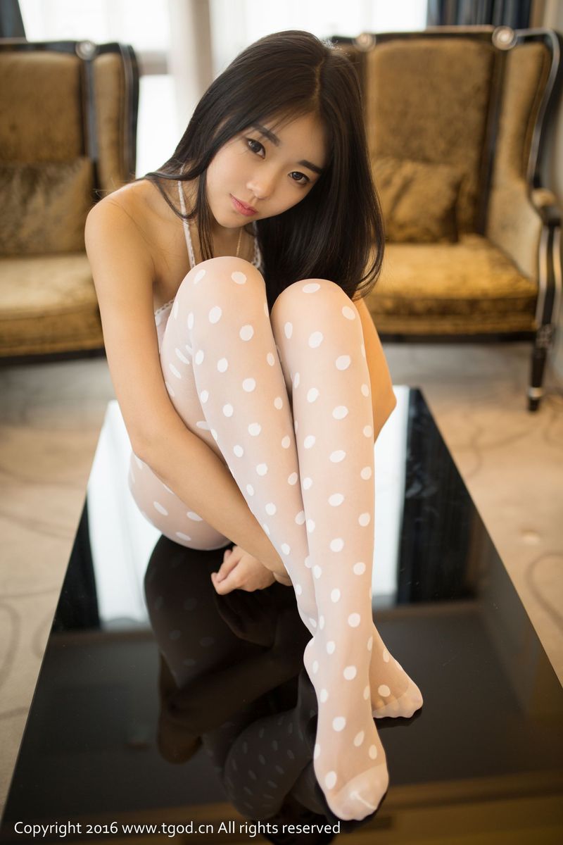 性感女神可乐Vicky黑丝美腿内衣诱惑大尺度写真