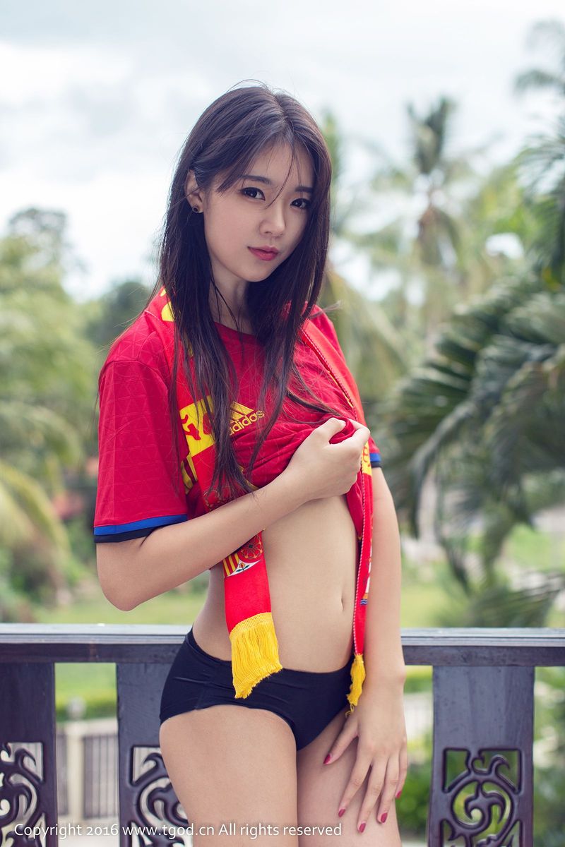 性感女神可乐Vicky护士装比基尼内衣诱惑苏梅岛旅拍