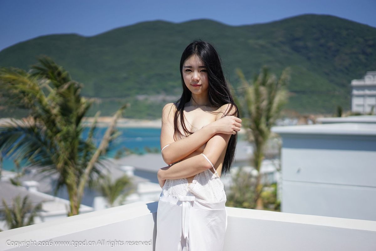 甜美女孩可乐Vicky透视白裙芽庄大尺度旅拍