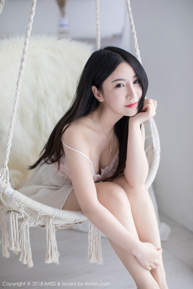性感女神谢芷馨Sindy波涛胸汹暖心连衣裙养眼写真