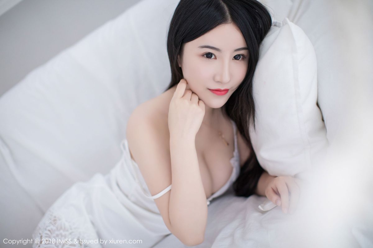 性感女神谢芷馨Sindy波涛胸汹暖心连衣裙养眼写真