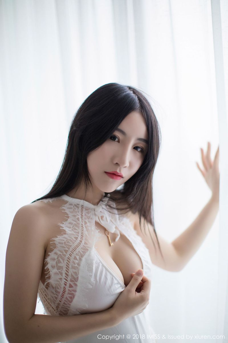 性感女神绯月樱Cherry玲珑翘臀低胸内衣诱惑写真