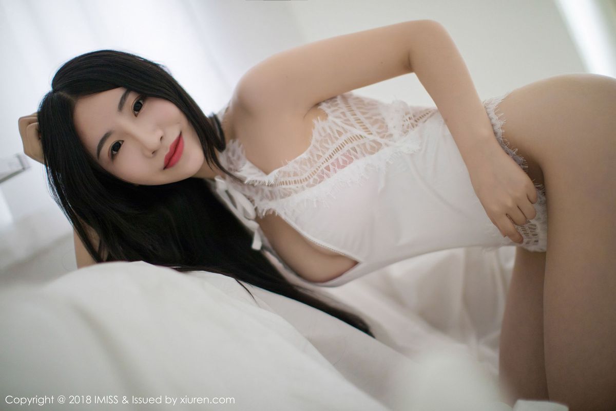 性感女神绯月樱Cherry玲珑翘臀低胸内衣诱惑写真
