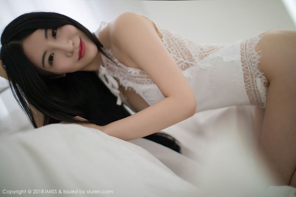 性感女神绯月樱Cherry玲珑翘臀低胸内衣诱惑写真