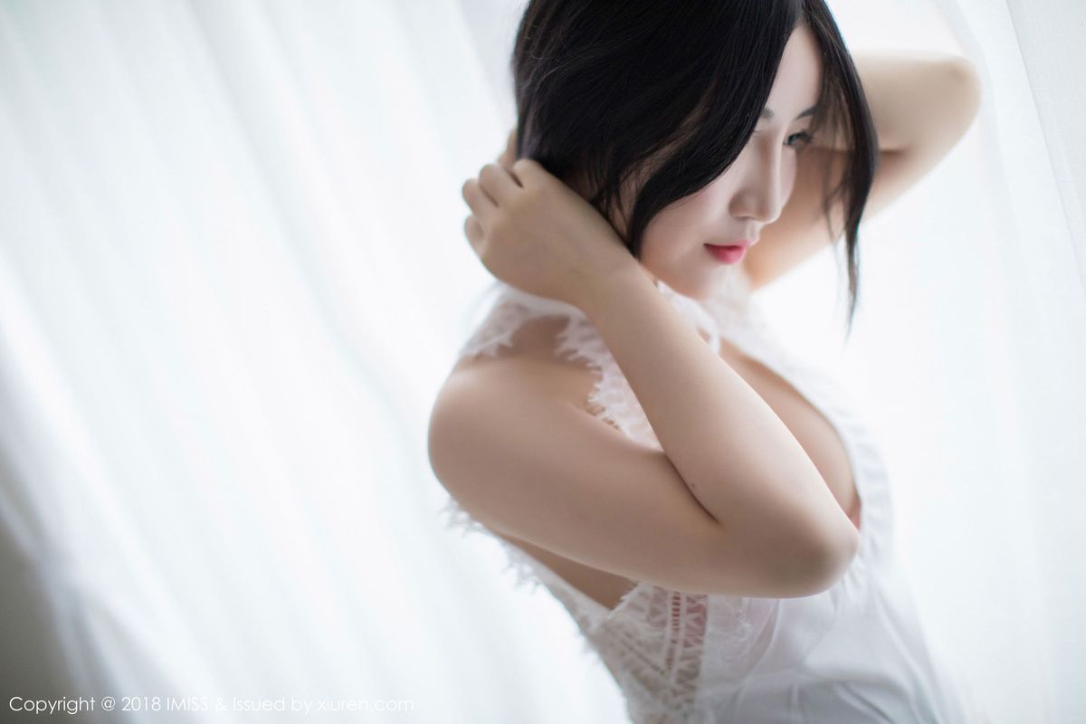 性感女神绯月樱Cherry玲珑翘臀低胸内衣诱惑写真