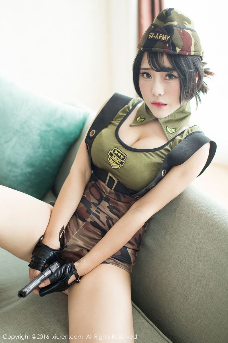 性感女神兜豆靓Youlina迷彩制服浴室爆乳大尺度系列