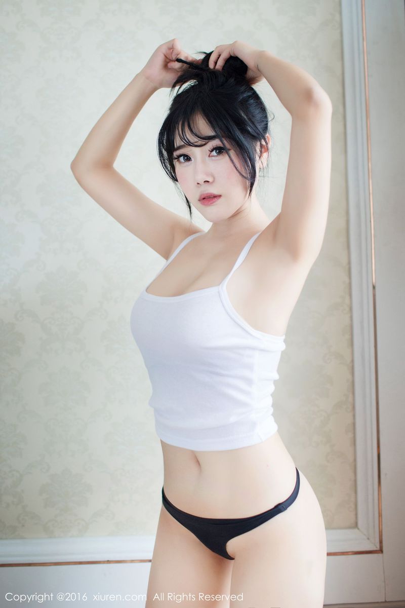 性感美女兜豆靓Youlina香蕉小护士制服诱惑套图