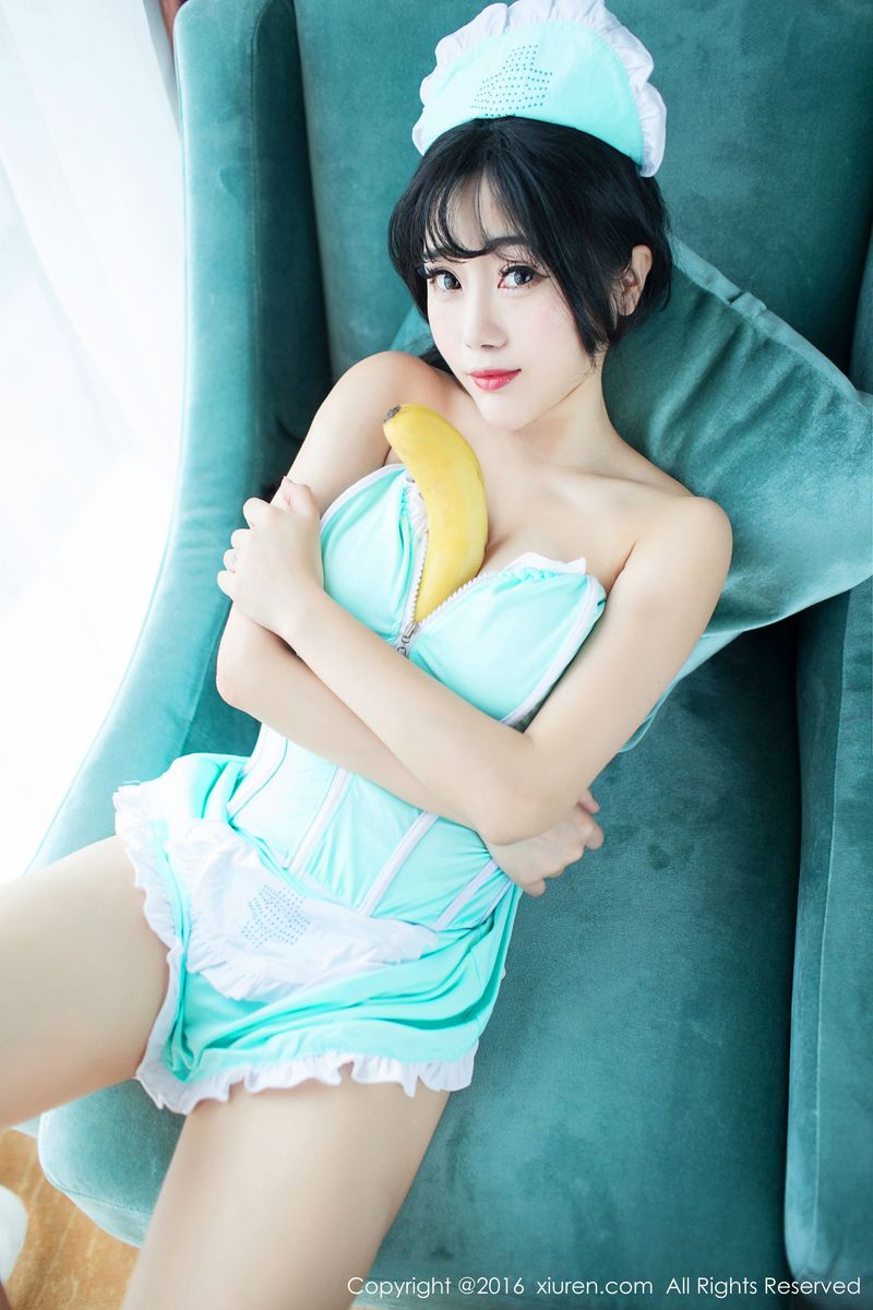 性感美女兜豆靓Youlina香蕉小护士制服诱惑套图