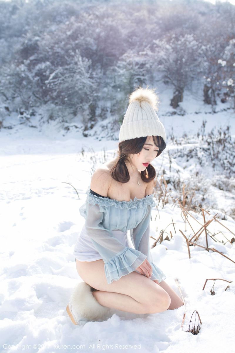 性感女神兜豆靓Youlina冰天雪地内衣诱惑养眼写真