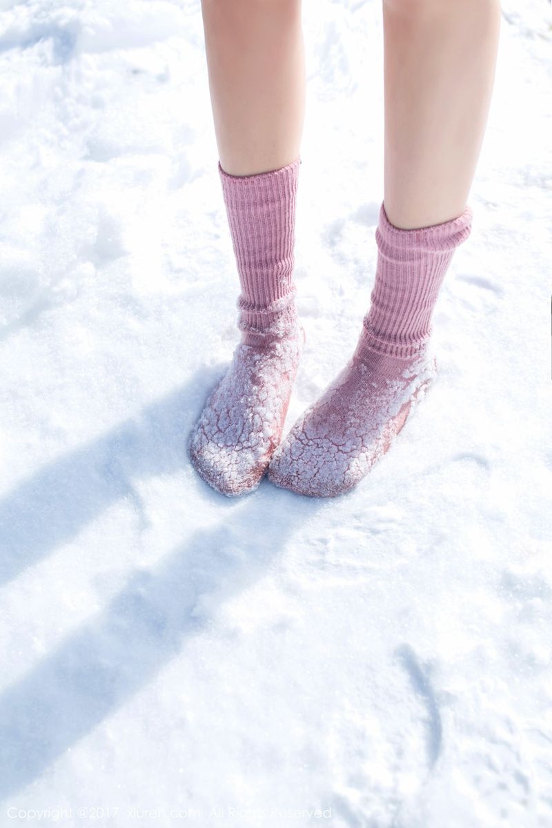 性感女神兜豆靓Youlina冰天雪地内衣诱惑养眼写真