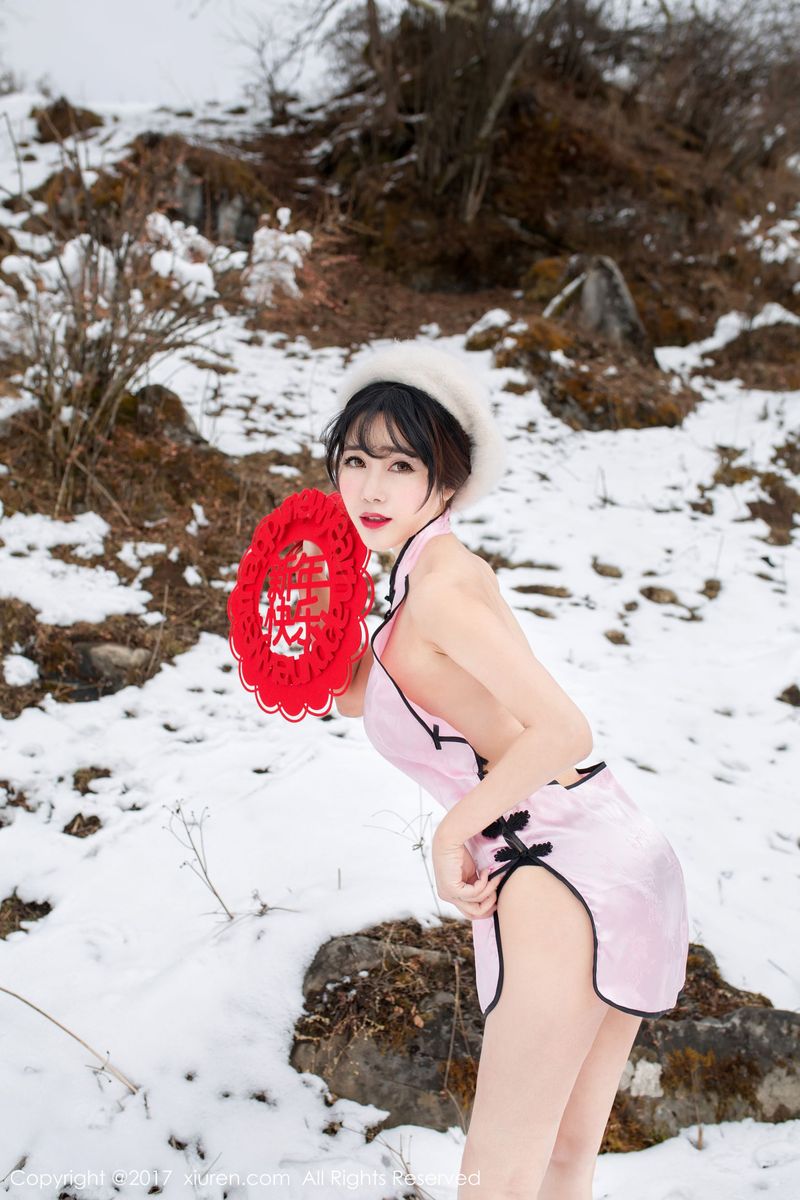 性感女神兜豆靓Youlina冰天雪地户外旗袍新年贺岁写真