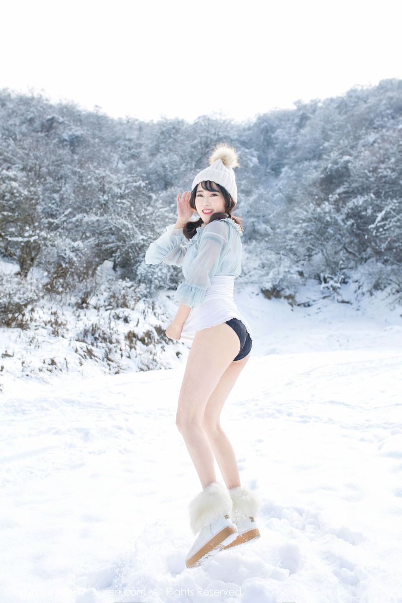 性感女神兜豆靓Youlina冰天雪地内衣诱惑养眼写真