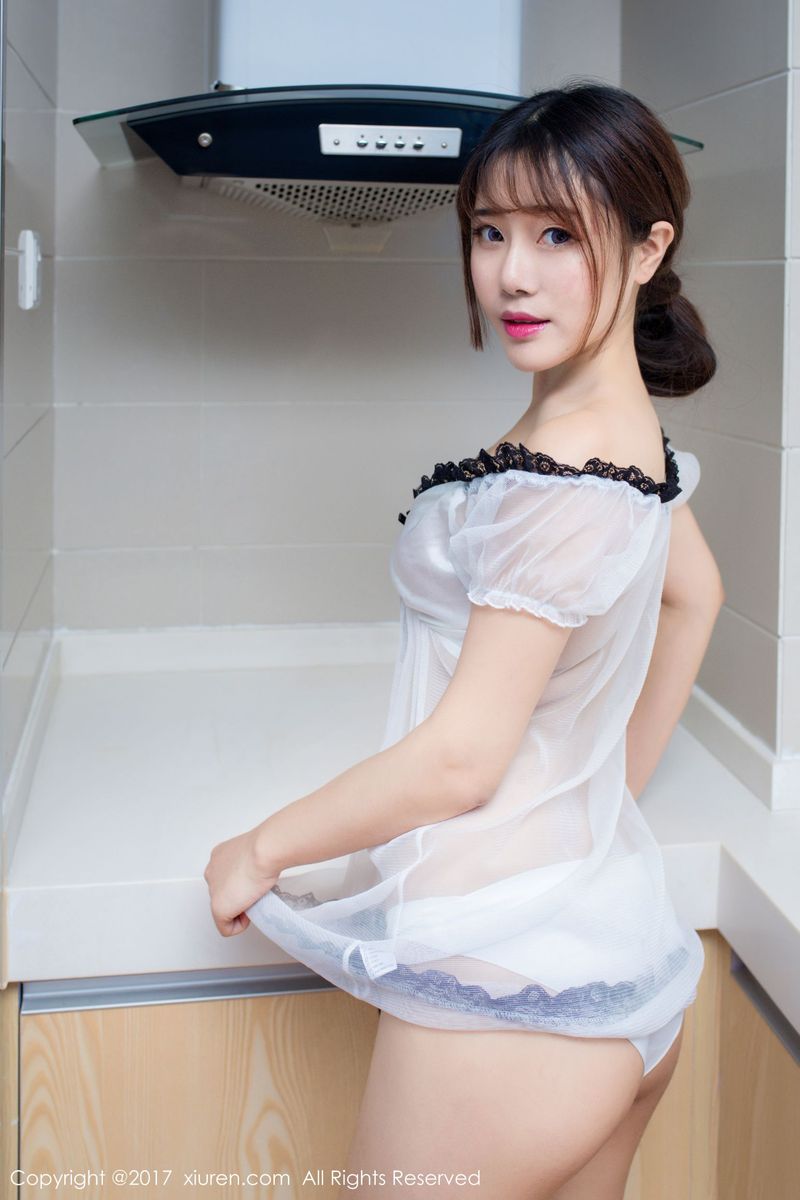 美女模特兜豆靓Youlina小秘主妇丝袜美腿透视装写真