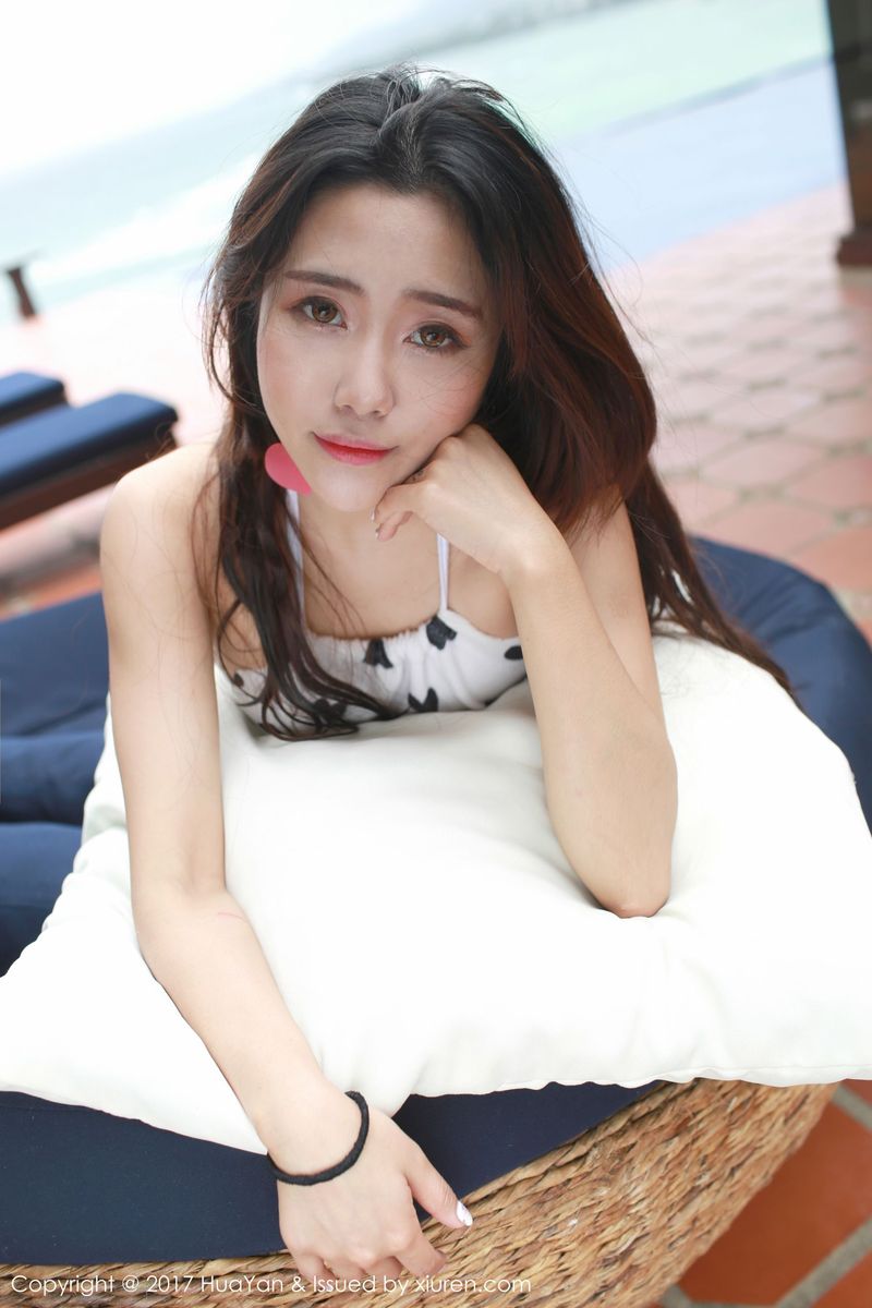 美女模特兜豆靓Youlina性感泳装湿身诱惑长滩岛旅拍