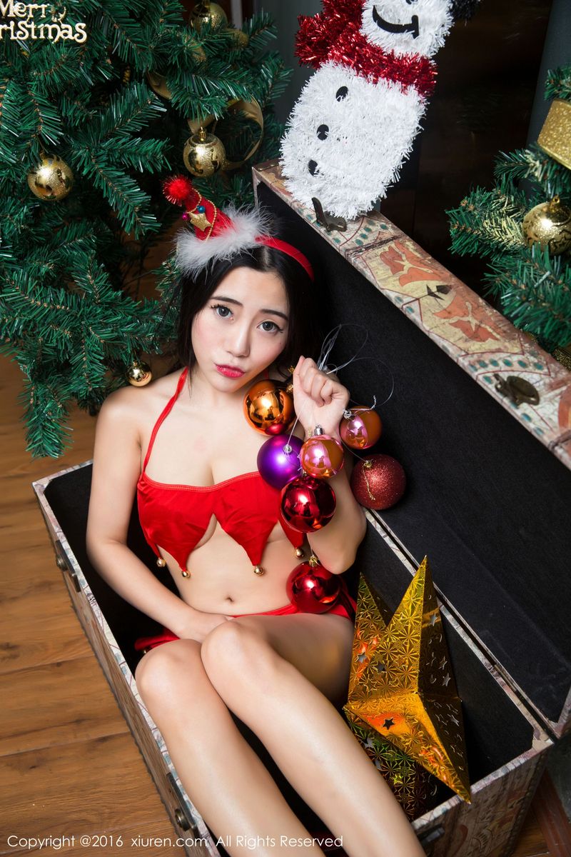 秀人网模特兜豆靓Youlina红色圣诞丝袜美腿性感写真