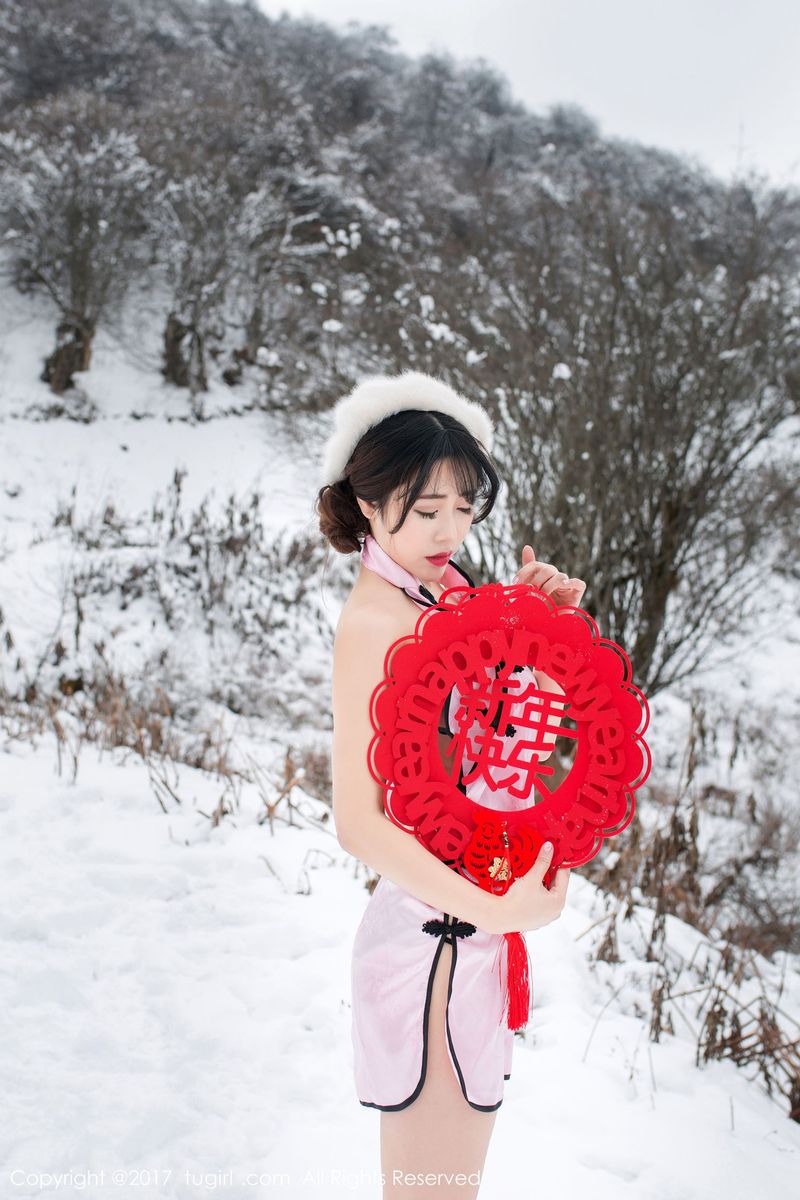 性感女神兜豆靓Youlina冰天雪地户外旗袍新年贺岁写真