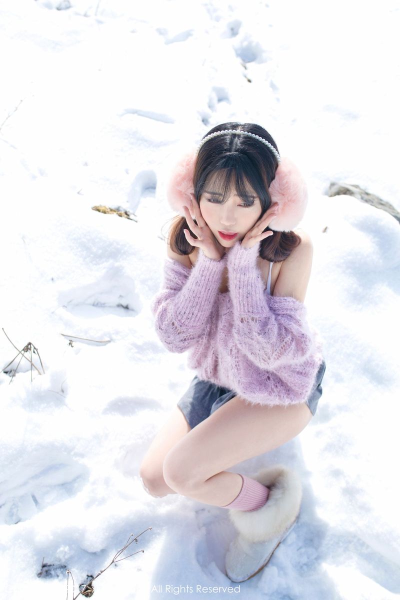 性感女神兜豆靓Youlina冰天雪地内衣诱惑养眼写真