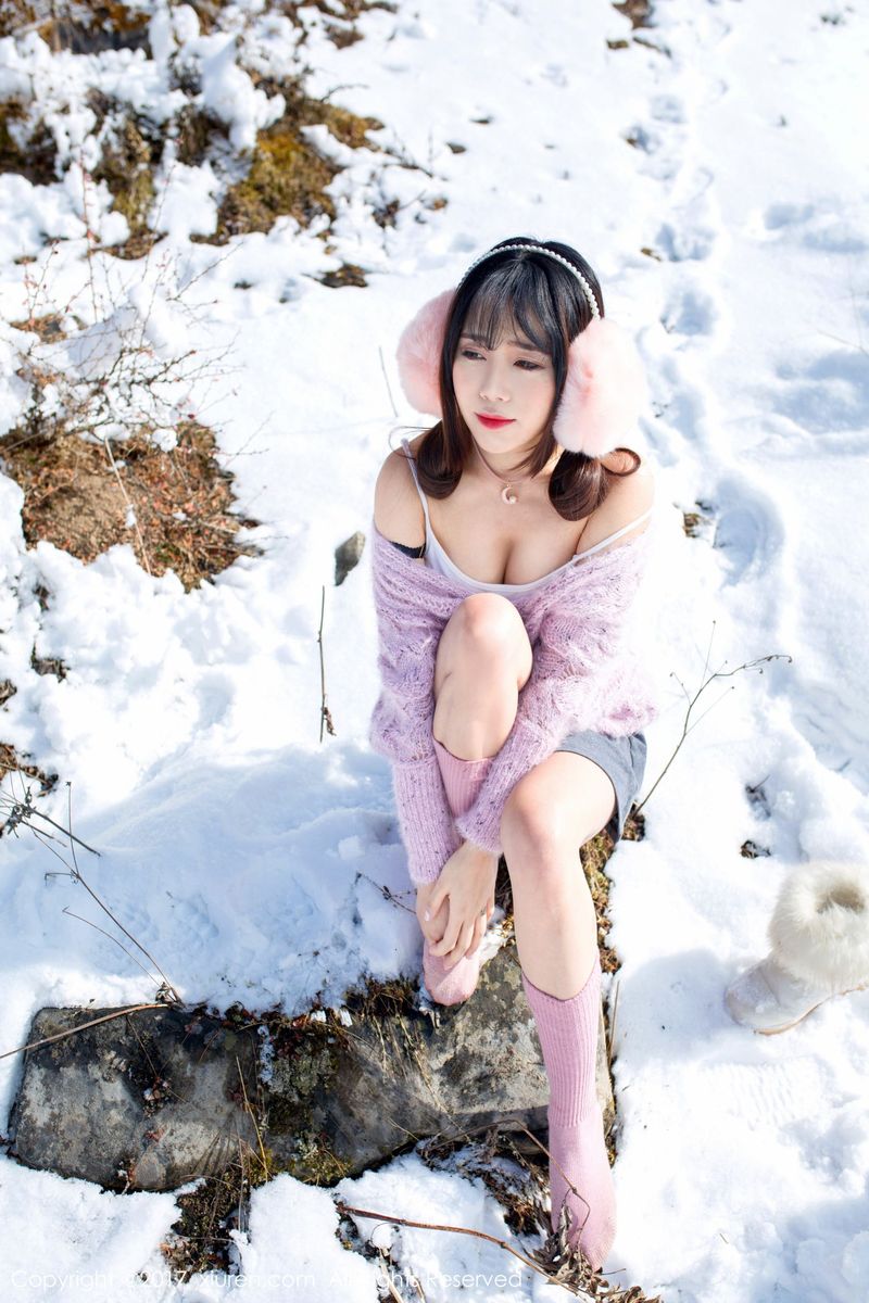 性感女神兜豆靓Youlina冰天雪地内衣诱惑养眼写真