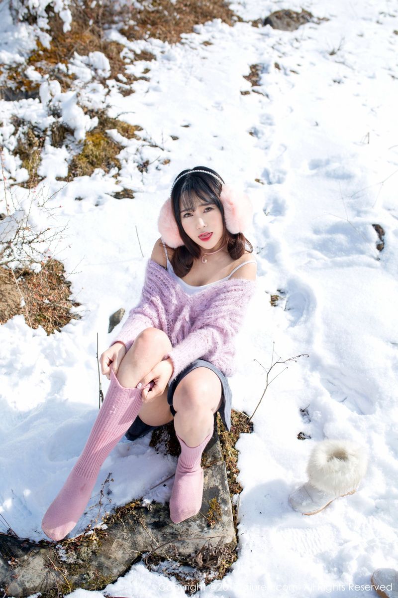 性感女神兜豆靓Youlina冰天雪地内衣诱惑养眼写真