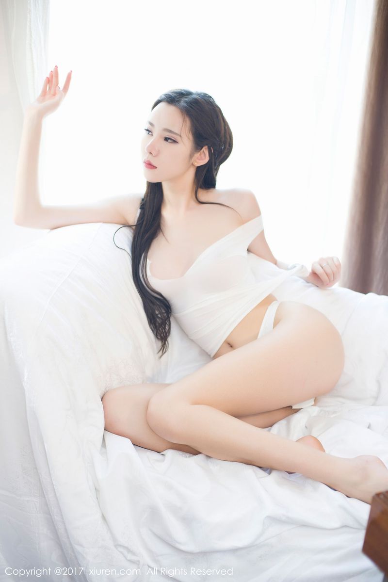 妖孽美女萌琪琪Irene超短漏胸比基尼死库水美图
