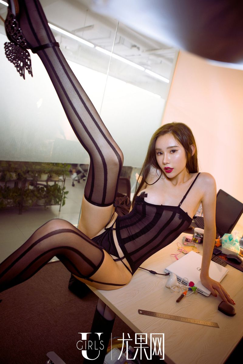 性感女神萌琪琪白衬衫巨乳诱惑职场OL大尺度写真